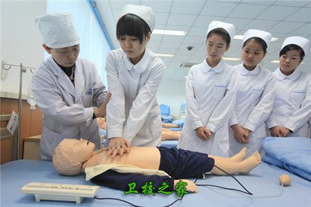 學生上實訓課程