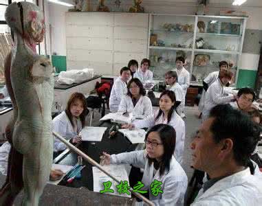 中醫學專業學生上課