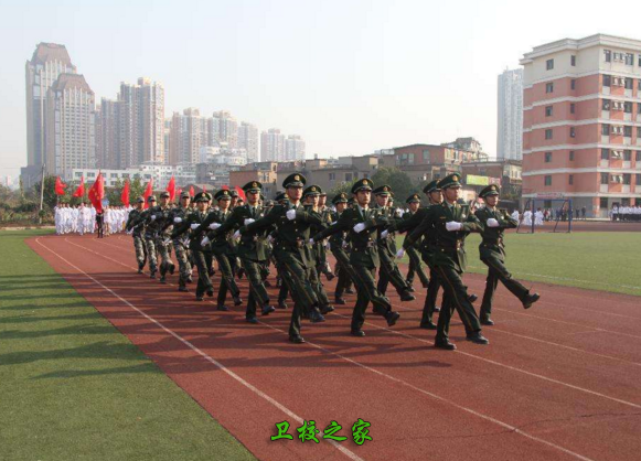 軍訓(xùn)