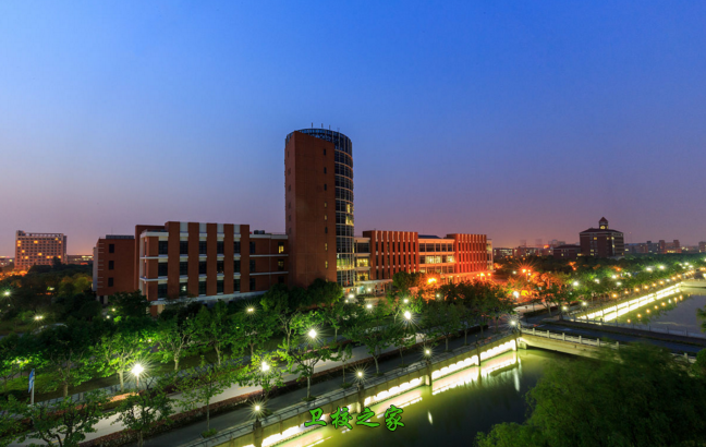 學(xué)校夜燈